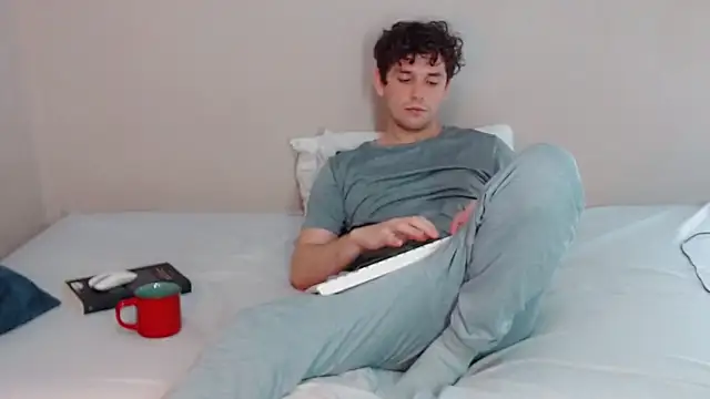 Elio555 online show from February 2, 2025, 8:51 pm