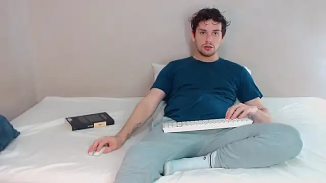 Elio555 online show from February 16, 2025, 8:55 pm