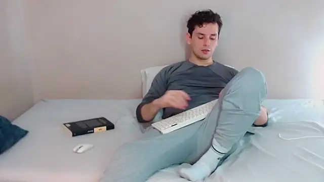 Elio555 online show from March 2, 2025, 8:40 pm