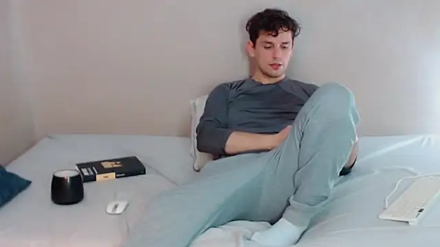 Elio555 online show from March 2, 2025, 11:42 pm