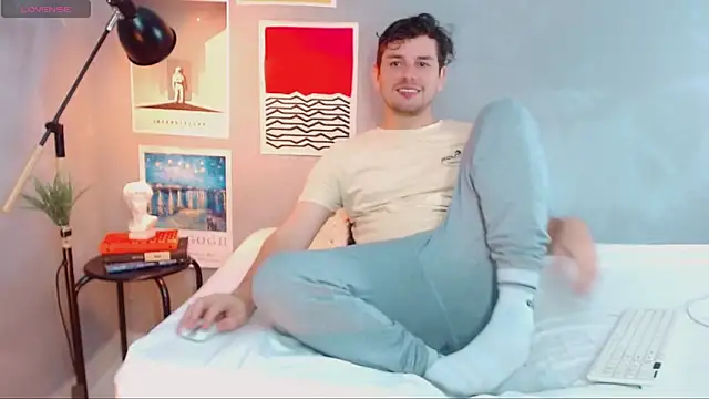 Elio555 online show from October 13, 2025, 7:03 pm