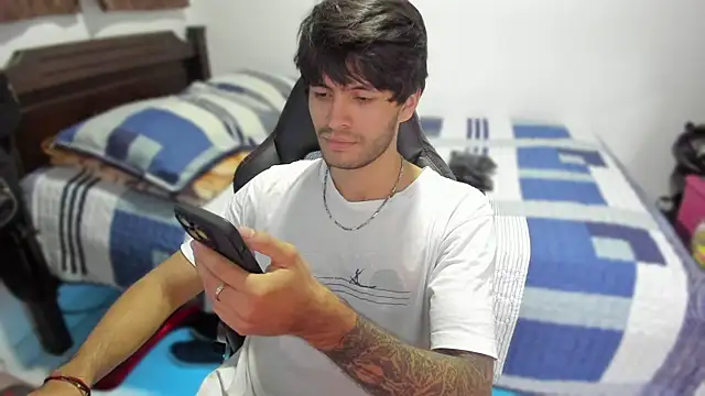 Snapshot of justin_stark7 chatting on December 17, 2024, 11:49 pm justin stark7 online show from December 17, 2024, 11:49 pm