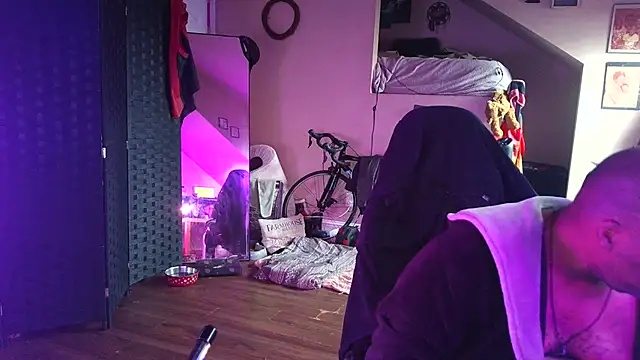 Snapshot of bigshh8 chatting on January 17, 2026, 5:49 pm bigshh8 online show from January 17, 2026, 5:49 pm