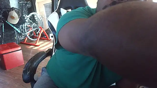 Snapshot of bigshh8 chatting on February 1, 2026, 5:22 pm bigshh8 online show from February 1, 2026, 5:22 pm