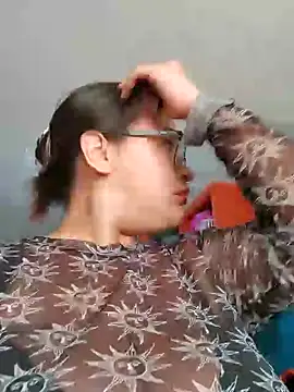 Snapshot of Angiee2001 chatting on March 21, 2025, 11:45 pm Angiee2001 online show from March 21, 2025, 11:45 pm