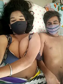 hottiess69 online show from May 15, 2026, 11:34 pm