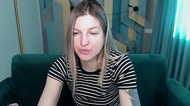 EmilyWalkeri online show from March 5, 2026, 8:10 am