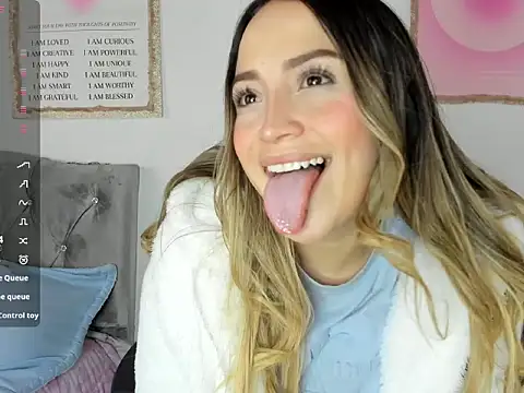 Snapshot of cindy_love2 chatting on November 16, 2025, 12:33 pm cindy love2 online show from November 16, 2025, 12:33 pm