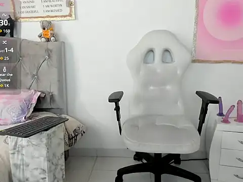 Snapshot of cindy_love2 chatting on December 5, 2025, 2:03 pm cindy love2 online show from December 5, 2025, 2:03 pm