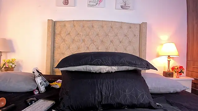 Snapshot of allisson_m chatting on April 14, 2026, 12:11 pm allisson m online show from April 14, 2026, 12:11 pm