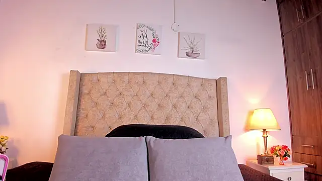 Snapshot of allisson_m chatting on April 15, 2026, 12:12 pm allisson m online show from April 15, 2026, 12:12 pm