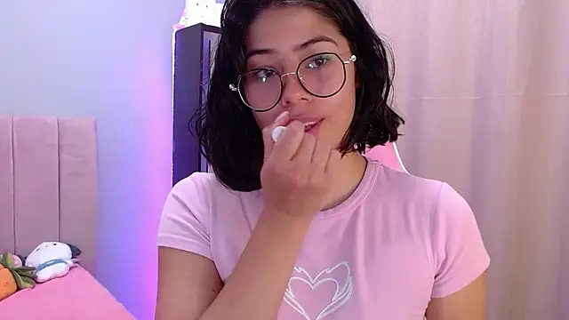 Snapshot of LoaLuxury chatting on March 17, 2025, 9:55 pm LoaLuxury online show from March 17, 2025, 9:55 pm