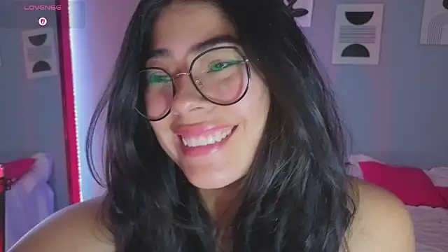 Snapshot of LoaLuxury chatting on February 19, 2026, 5:42 pm LoaLuxury online show from February 19, 2026, 5:42 pm