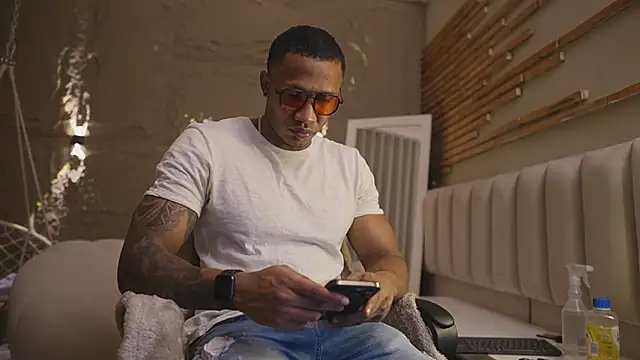 Logan Varela online show from March 29, 2026, 3:12 pm