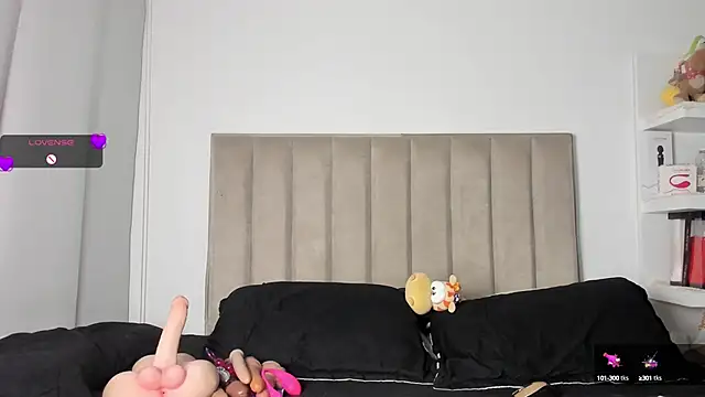 Snapshot of Queen_Antonella_Oficial chatting on January 29, 2025, 11:51 am Queen Antonella Oficial online show from January 29, 2025, 11:51 am