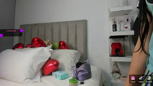 Snapshot of Queen_Antonella_Oficial chatting on February 20, 2025, 11:42 am Queen Antonella Oficial online show from February 20, 2025, 11:42 am