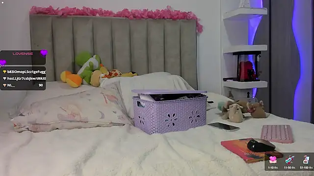 Snapshot of Queen_Antonella_Oficial chatting on February 26, 2025, 8:33 pm Queen Antonella Oficial online show from February 26, 2025, 8:33 pm