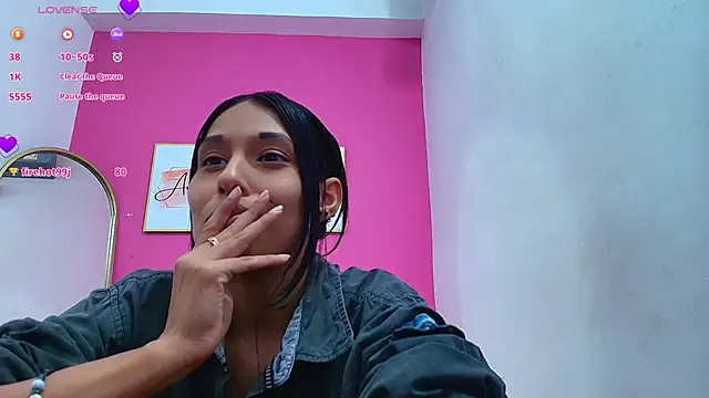 Snapshot of yourcuteneighbourr chatting on January 15, 2025, 9:24 am yourcuteneighbourr online show from January 15, 2025, 9:24 am