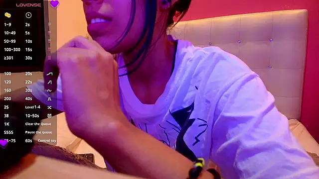Snapshot of yourcuteneighbourr chatting on February 4, 2025, 9:38 am yourcuteneighbourr online show from February 4, 2025, 9:38 am