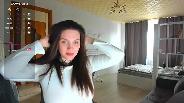 AizaRose online show from April 6, 2026, 6:58 am