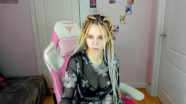 Snapshot of Valerie_Woods chatting on December 27, 2024, 1:22 am Valerie Woods online show from December 27, 2024, 1:22 am