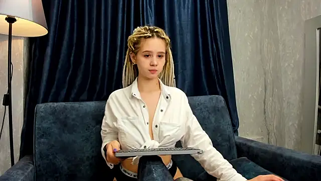 Snapshot of Valerie_Woods chatting on January 4, 2025, 11:22 am Valerie Woods online show from January 4, 2025, 11:22 am