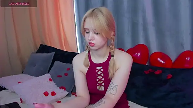 Snapshot of Valerie_Woods chatting on February 15, 2025, 4:58 am Valerie Woods online show from February 15, 2025, 4:58 am