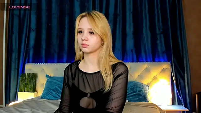 Snapshot of Valerie_Woods chatting on March 21, 2025, 9:45 am Valerie Woods online show from March 21, 2025, 9:45 am