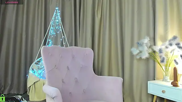 Snapshot of Valerie_Woods chatting on November 23, 2025, 12:10 am Valerie Woods online show from November 23, 2025, 12:10 am