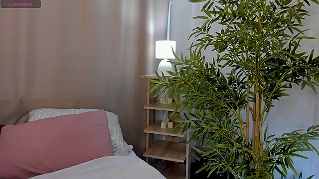 Valerie Woods online show from July 13, 2026, 12:46 am