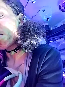 gurlnips online show from March 13, 2026, 3:02 am