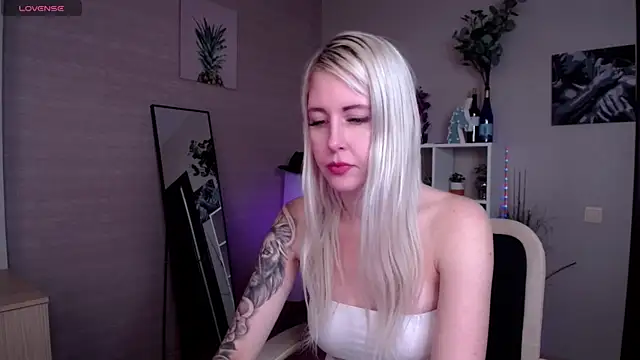 Snapshot of Mermaid_N chatting on February 20, 2025, 5:01 am Mermaid N online show from February 20, 2025, 5:01 am