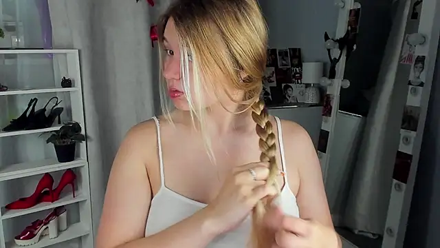 Rebecca Kelly online show from September 20, 2025, 2:01 am