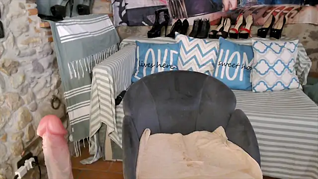 Snapshot of sara_love89 chatting on December 5, 2025, 3:30 pm sara love89 online show from December 5, 2025, 3:30 pm