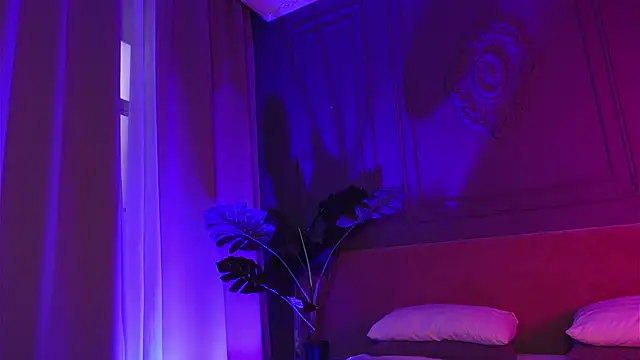 Snapshot of Liv_Fay chatting on November 22, 2025, 1:32 pm Liv Fay online show from November 22, 2025, 1:32 pm