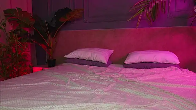 Snapshot of Liv_Fay chatting on December 4, 2025, 2:04 pm Liv Fay online show from December 4, 2025, 2:04 pm