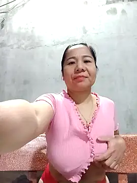 Snapshot of Queen_18200 chatting on December 21, 2024, 3:03 am Queen 18200 online show from December 21, 2024, 3:03 am
