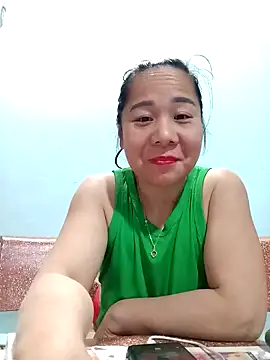 Snapshot of Queen_18200 chatting on January 2, 2025, 4:20 am Queen 18200 online show from January 2, 2025, 4:20 am