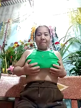 Snapshot of Queen_18200 chatting on January 18, 2025, 2:25 am Queen 18200 online show from January 18, 2025, 2:25 am
