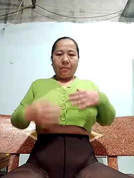 Snapshot of Queen_18200 chatting on November 23, 2025, 10:42 pm Queen 18200 online show from November 23, 2025, 10:42 pm