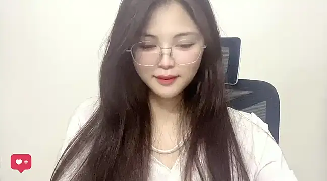 Snapshot of ---MIA--- chatting on January 19, 2025, 12:06 pm ---MIA--- online show from January 19, 2025, 12:06 pm