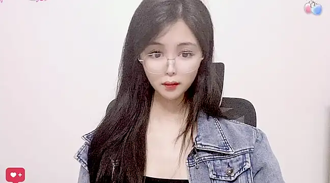 Snapshot of ---MIA--- chatting on March 9, 2025, 1:15 pm ---MIA--- online show from March 9, 2025, 1:15 pm