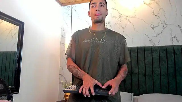 Snapshot of DrakeNeumann chatting on January 30, 2025, 7:26 pm DrakeNeumann online show from January 30, 2025, 7:26 pm