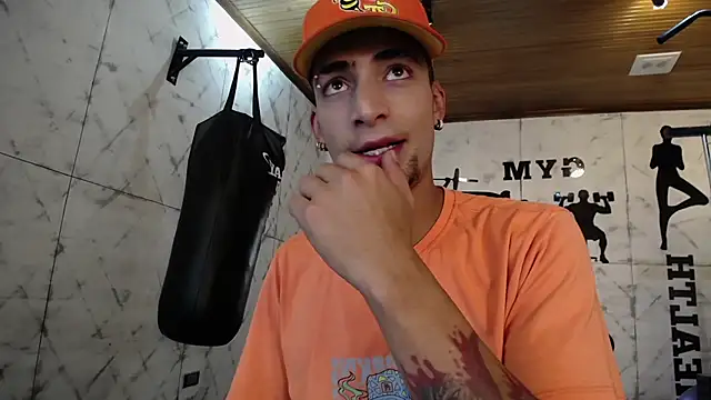 Snapshot of DrakeNeumann chatting on February 2, 2025, 7:35 pm DrakeNeumann online show from February 2, 2025, 7:35 pm