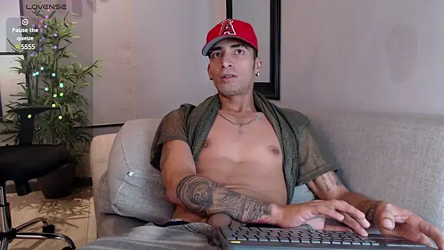 Snapshot of DrakeNeumann chatting on February 11, 2025, 9:53 am DrakeNeumann online show from February 11, 2025, 9:53 am