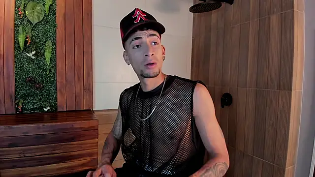 Snapshot of DrakeNeumann chatting on March 9, 2025, 2:18 am DrakeNeumann online show from March 9, 2025, 2:18 am