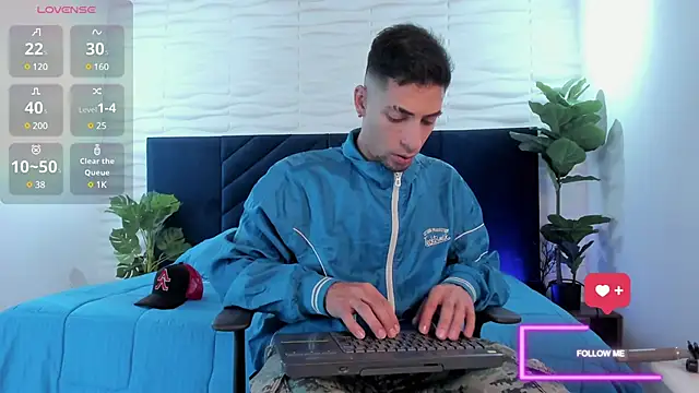 Snapshot of DrakeNeumann chatting on March 10, 2025, 3:34 am DrakeNeumann online show from March 10, 2025, 3:34 am