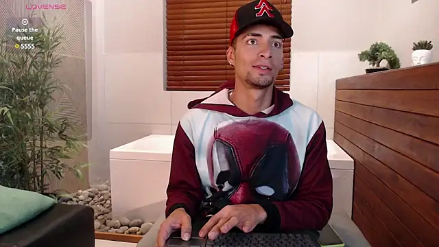 Snapshot of DrakeNeumann chatting on March 18, 2025, 6:46 am DrakeNeumann online show from March 18, 2025, 6:46 am