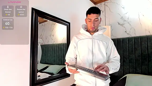 Snapshot of DrakeNeumann chatting on September 10, 2025, 4:01 am DrakeNeumann online show from September 10, 2025, 4:01 am