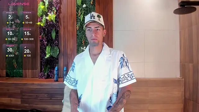 Snapshot of DrakeNeumann chatting on September 16, 2025, 3:51 am DrakeNeumann online show from September 16, 2025, 3:51 am